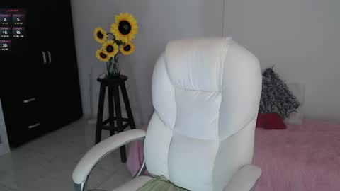 Snapshot of ana_hotmilfx chatting on 02-19-25, 12:46 ANA online show from 02-19-25, 12:46