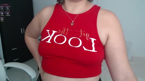 Snapshot of ana_hotmilfx chatting on 03-09-25, 01:15 ANA online show from 03-09-25, 01:15