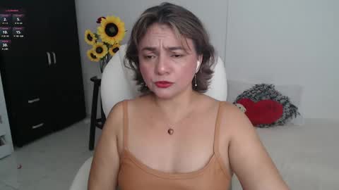 Snapshot of ana_hotmilfx chatting on 03-09-25, 11:56 ANA online show from 03-09-25, 11:56