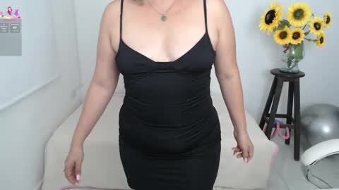 Snapshot of ana_hotmilfx chatting on 09-13-25, 12:21 ANA online show from 09-13-25, 12:21