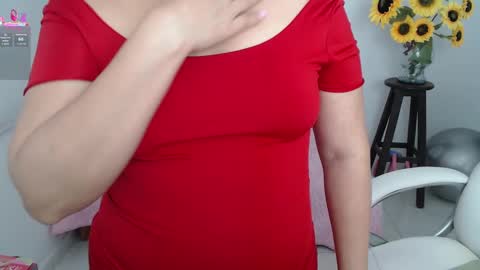 Snapshot of ana_hotmilfx chatting on 09-15-25, 10:10 ANA online show from 09-15-25, 10:10