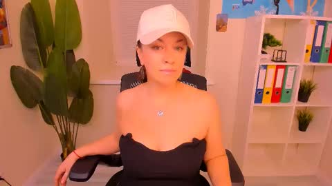 Ana online show from 12-23-25, 10:02