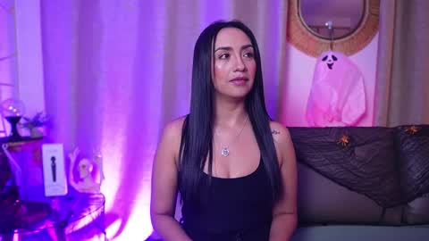 Snapshot of ana_riveros chatting on 10-17-25, 05:21 online show from 10-17-25, 05:21