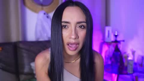 Snapshot of ana_riveros chatting on 10-23-25, 04:34 online show from 10-23-25, 04:34