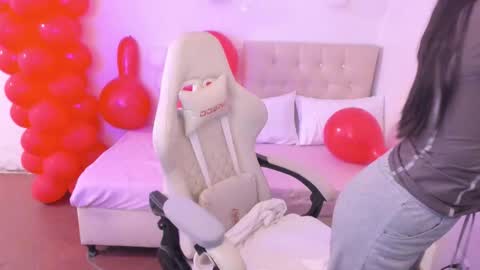 Im anna but you can call me as you want online show from 03-16-26, 11:42