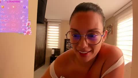 Snapshot of anabel_25 chatting on 06-13-26, 01:53 Anabel online show from 06-13-26, 01:53
