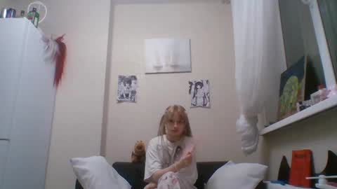 Snapshot of anabelbrando chatting on 06-21-26, 05:59 Malvina online show from 06-21-26, 05:59