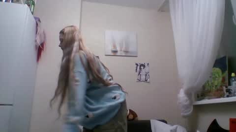 Snapshot of anabelbrando chatting on 06-25-26, 09:41 Malvina online show from 06-25-26, 09:41