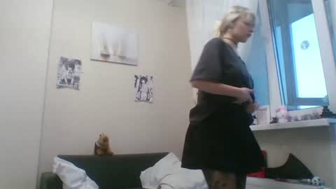 Snapshot of anabelbrando chatting on 07-12-26, 04:31 Malvina online show from 07-12-26, 04:31