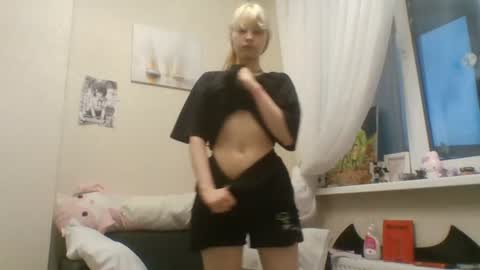 Snapshot of anabelbrando chatting on 07-15-26, 04:56 Malvina online show from 07-15-26, 04:56