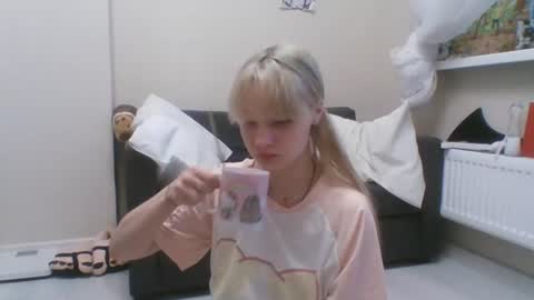 Snapshot of anabelbrando chatting on 07-23-26, 04:27 Malvina online show from 07-23-26, 04:27