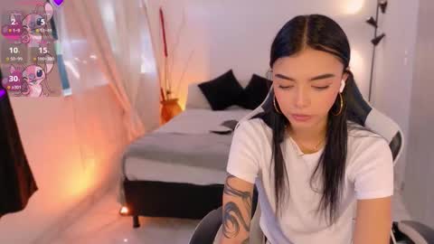 ANABEL WOLF  online show from 11-18-25, 03:38