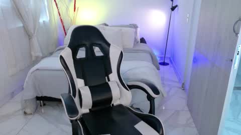 ANABEL WOLF  online show from 12-13-25, 07:53