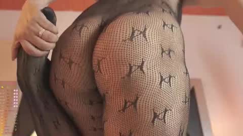 Ana Sofia Cooper online show from 10-20-25, 07:47