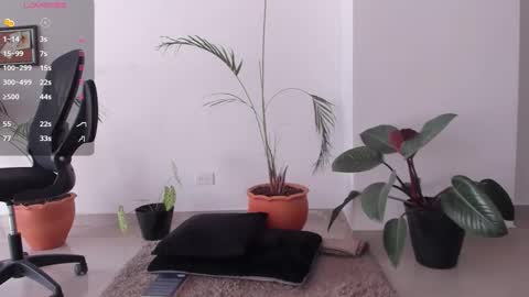 Ana Henao or Annie... Follow me ahenaocb Insta  X online show from 12-20-25, 02:46