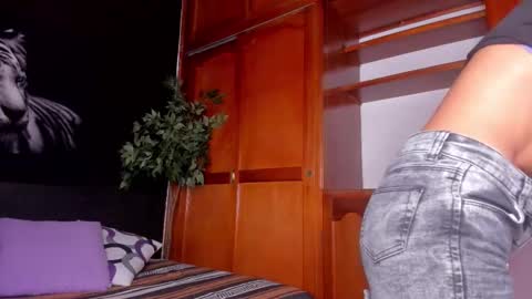 Snapshot of anahi__18 chatting on 09-16-25, 03:07 Anahi online show from 09-16-25, 03:07