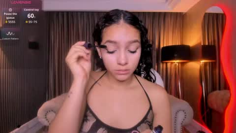 Snapshot of anahi_curlie1 chatting on 05-22-26, 11:05 Anahi Curlie online show from 05-22-26, 11:05