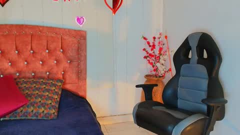 Snapshot of anahiblue04 chatting on 02-18-25, 12:28 Anahi online show from 02-18-25, 12:28