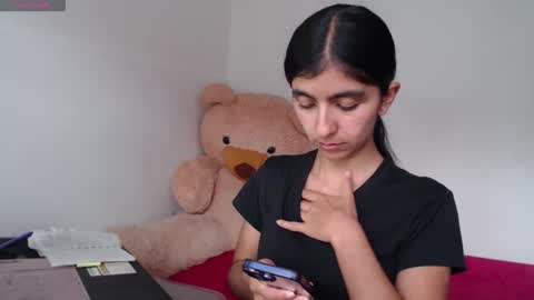 Anahi Browns online show from 04-14-26, 06:58