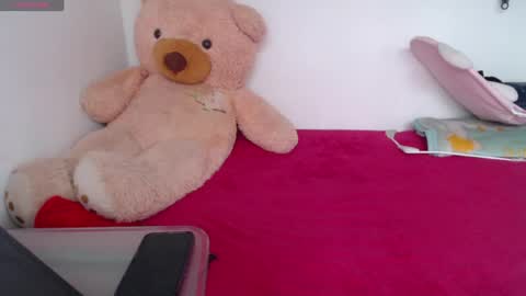 Snapshot of anahibrowns95 chatting on 06-16-26, 04:20 Anahi Browns online show from 06-16-26, 04:20