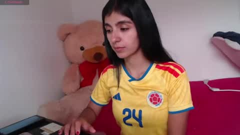 Snapshot of anahibrowns95 chatting on 06-23-26, 07:56 Anahi Browns online show from 06-23-26, 07:56
