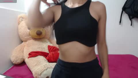 Snapshot of anahibrowns95 chatting on 06-25-26, 09:08 Anahi Browns online show from 06-25-26, 09:08