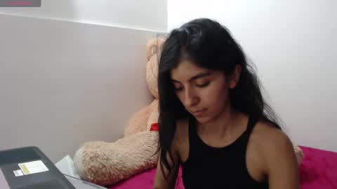 Snapshot of anahibrowns95 chatting on 06-30-26, 10:00 Anahi Browns online show from 06-30-26, 10:00