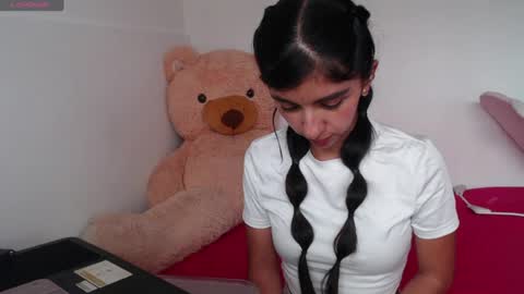Snapshot of anahibrowns95 chatting on 07-16-26, 05:08 Anahi Browns online show from 07-16-26, 05:08