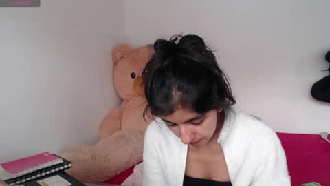 Snapshot of anahibrowns95 chatting on 07-28-26, 06:20 Anahi Browns online show from 07-28-26, 06:20