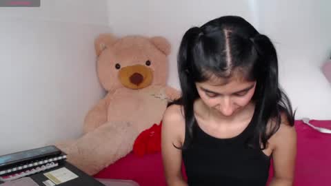 Snapshot of anahibrowns95 chatting on 07-30-26, 06:29 Anahi Browns online show from 07-30-26, 06:29
