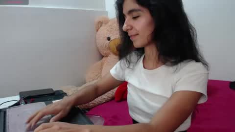 Snapshot of anahibrowns95 chatting on 08-03-26, 05:06 Anahi Browns online show from 08-03-26, 05:06