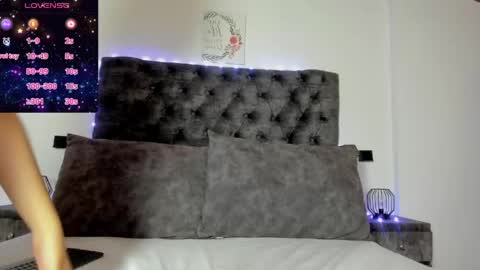 ..a n a i s  c o o p e r .. online show from 04-17-26, 04:04