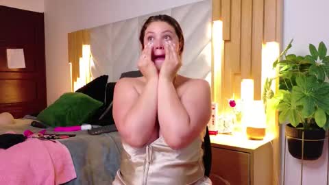 Snapshot of anaise_latif chatting on 09-13-25, 11:43 Anaise online show from 09-13-25, 11:43