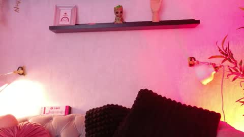 Snapshot of anaise_latif chatting on 10-22-25, 11:43 Anaise online show from 10-22-25, 11:43