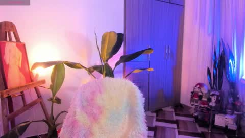 Mariana  online show from 11-13-25, 04:06