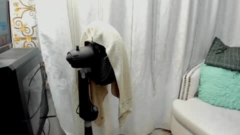 Snapshot of analia18_ chatting on 01-14-25, 06:07 analia18 online show from 01-14-25, 06:07