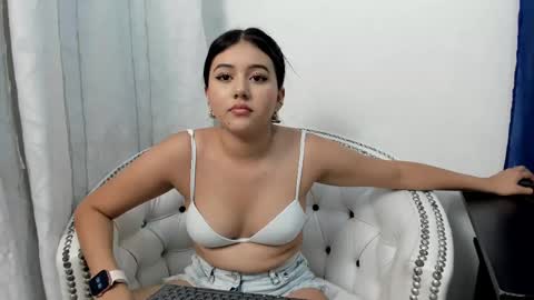 Snapshot of analia18_ chatting on 02-25-25, 01:28 analia18 online show from 02-25-25, 01:28