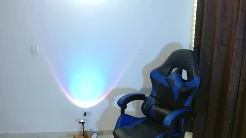 Snapshot of anarosse__ chatting on 12-14-24, 02:23 ana 3 online show from 12-14-24, 02:23