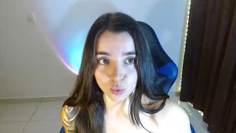Snapshot of anarosse__ chatting on 12-18-24, 11:19 ana 3 online show from 12-18-24, 11:19