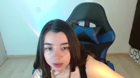 Snapshot of anarosse__ chatting on 02-07-25, 02:08 ana 3 online show from 02-07-25, 02:08