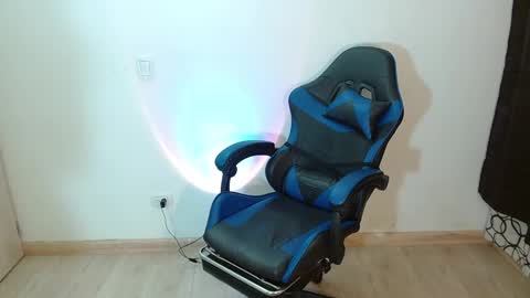 Snapshot of anarosse__ chatting on 02-21-25, 03:12 ana 3 online show from 02-21-25, 03:12