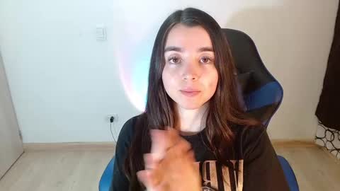 Snapshot of anarosse__ chatting on 02-27-25, 01:59 ana 3 online show from 02-27-25, 01:59