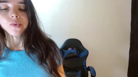 Snapshot of anarosse__ chatting on 03-11-25, 10:31 ana 3 online show from 03-11-25, 10:31