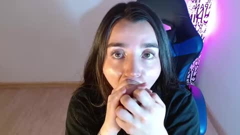 Snapshot of anarosse__ chatting on 10-02-25, 01:12 ana 3 online show from 10-02-25, 01:12