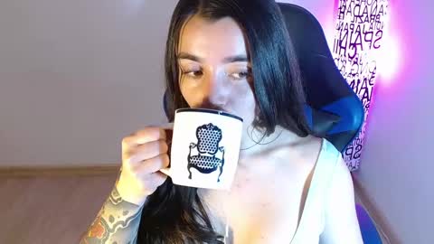 Snapshot of anarosse__ chatting on 10-09-25, 01:47 ana 3 online show from 10-09-25, 01:47