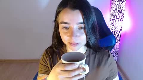 Snapshot of anarosse__ chatting on 10-27-25, 01:20 ana 3 online show from 10-27-25, 01:20