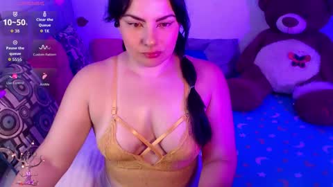 Snapshot of anaspark chatting on 10-31-25, 02:18 Ana online show from 10-31-25, 02:18