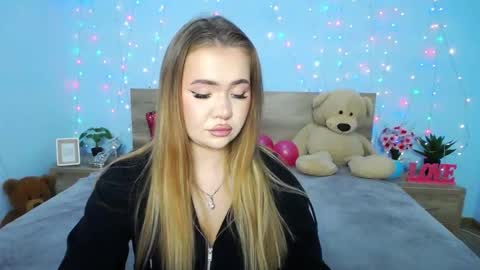 anastacyyellig online show from 01-14-25, 11:27