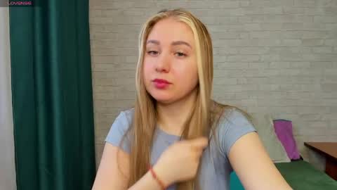 anna online show from 05-18-26, 04:07