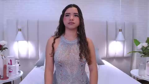 Mia online show from 09-11-25, 12:27